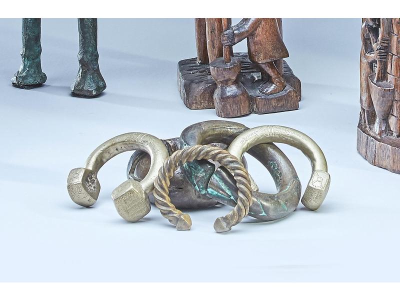 CINQ BRACELETS D'ESCLAVE en bronze. Mali...