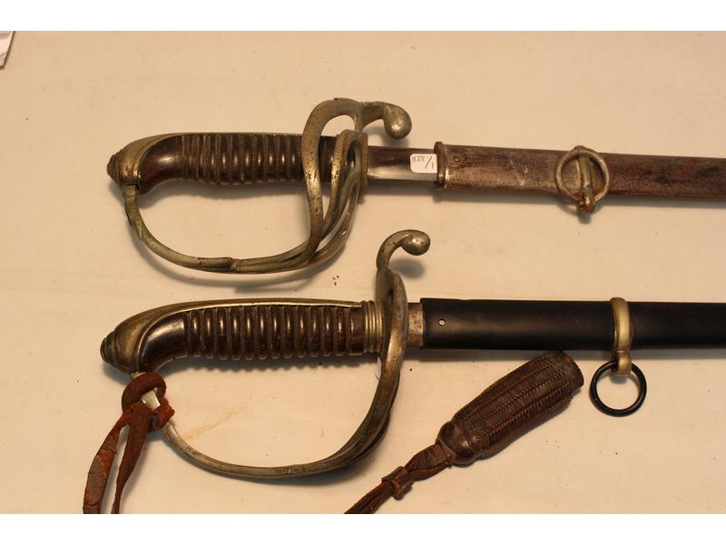DEUX SABRES D'INFANTERIE, modèle 1882,