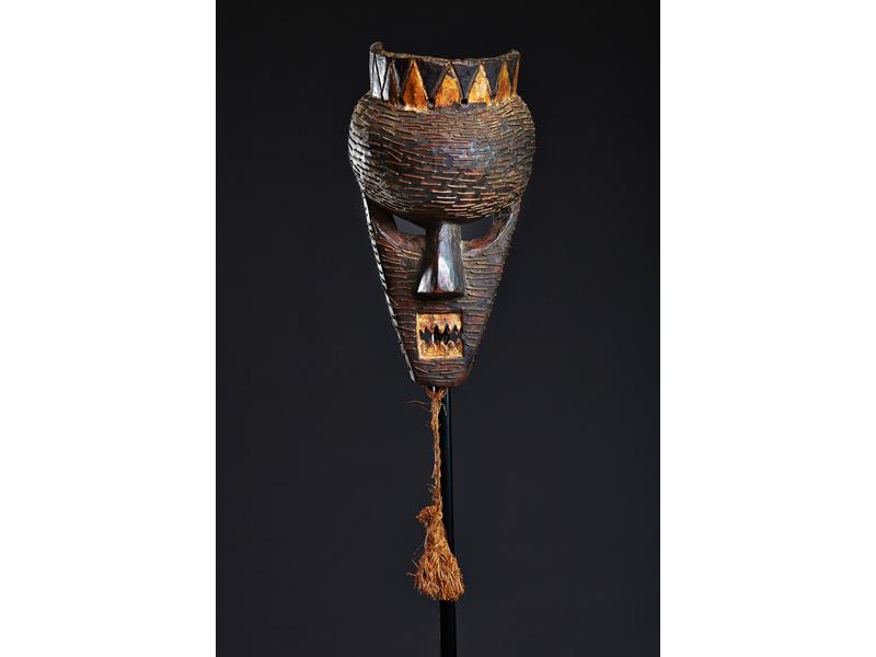 MASQUE DE DANSE représentant un visage à...