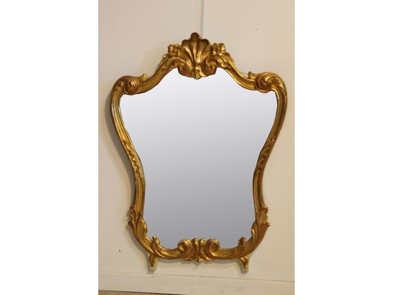 MIROIR de forme chantourné dans un cadre...