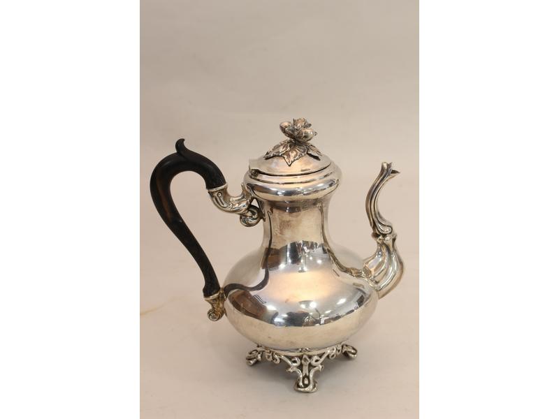 PETITE THEIERE en argent uni de forme balustre,...