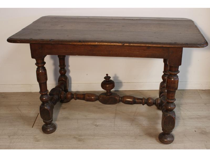 TABLE rectangulaire en noyer et chêne, le...