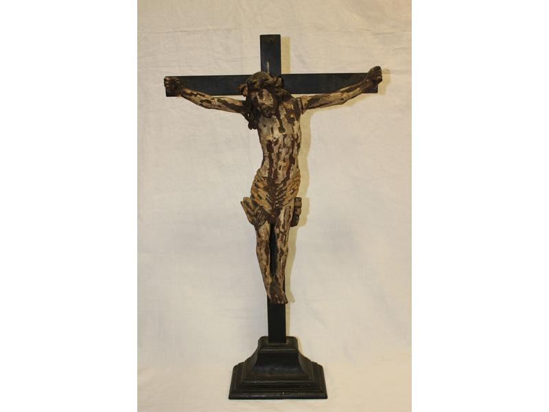 CHRIST en croix en bois sculpté polychrome...
