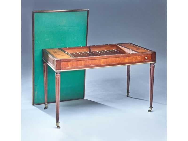 TABLE TRIC-TRAC en acajou et placage d'acajou,...
