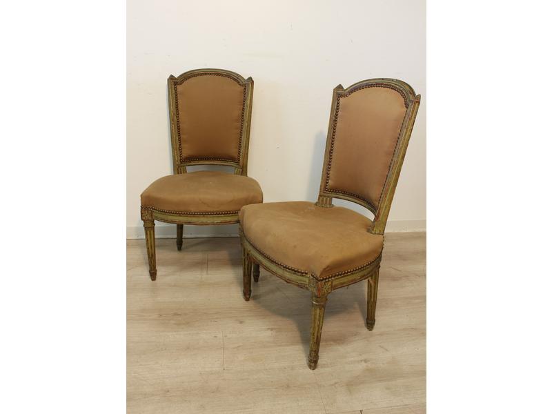 PAIRE DE CHAISES à dossier cabriolet en chapeau...