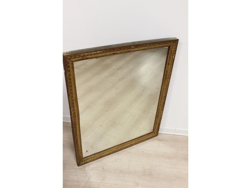 MIROIR rectangulaire dans un cadre en bois...