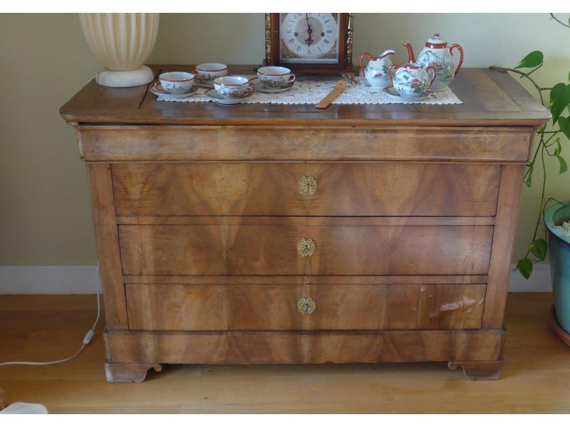 COMMODE en acajou et placage d'acajou flammé...
