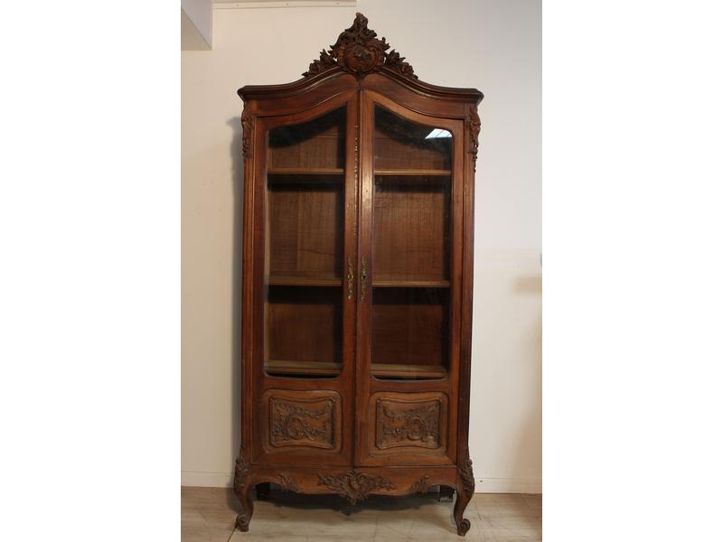 VITRINE BIBLIOTHEQUE en noyer mouluré et...