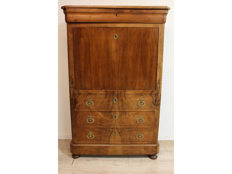 SECRETAIRE rectangulaire en noyer et placage...
