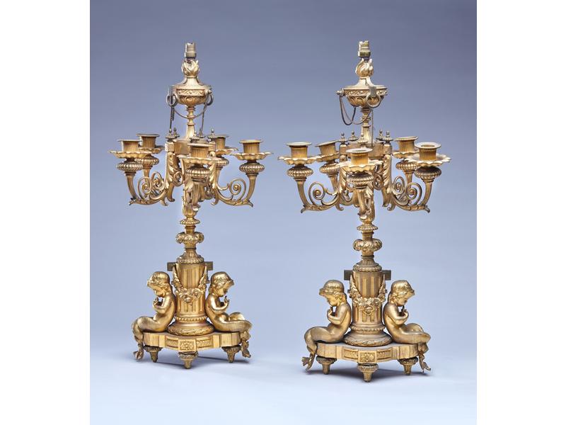 PAIRE DE CANDELABRES en bronze doré à cinq...
