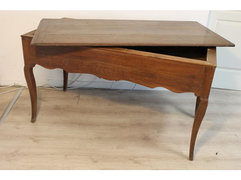 MAIE en chêne, pieds cambrés, ceinture c...