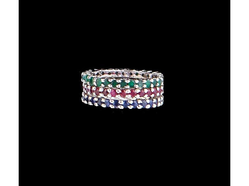TROIS ANNEAUX en or blanc (750) sertis pour...