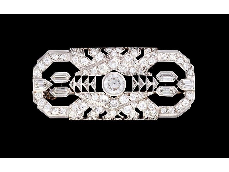 BROCHE rectangulaire en or gris (750) et...