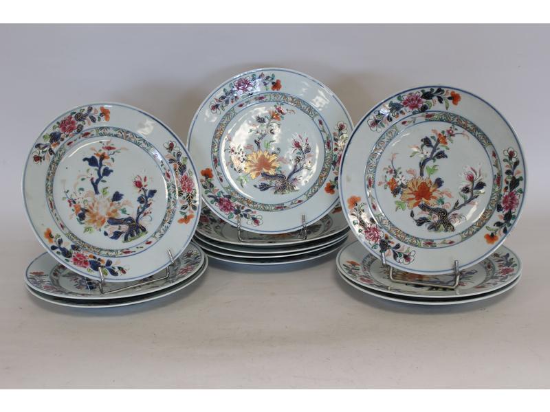 ONZE ASSIETTES en porcelaine, à décor Im...