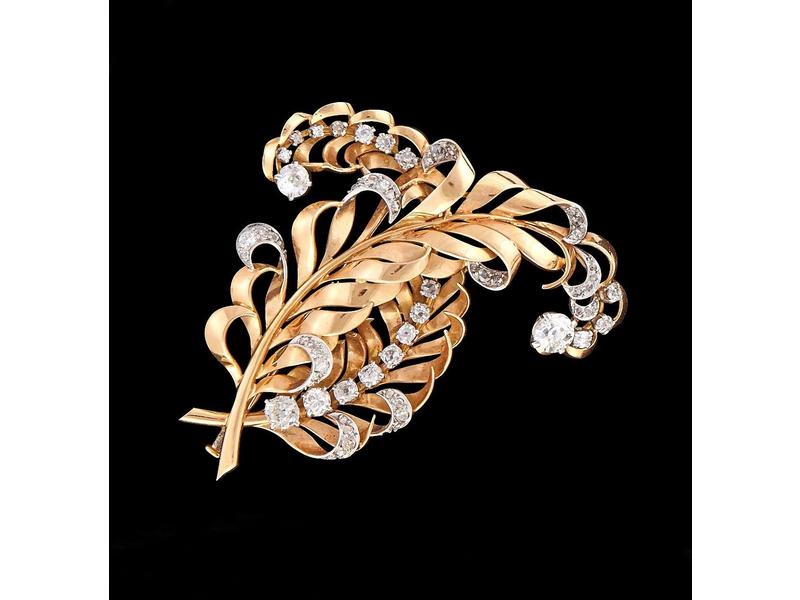BROCHE en or jaune (750) en forme de deux...