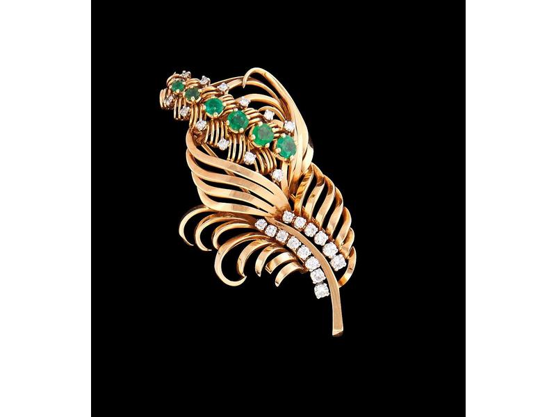 BROCHE en or jaune (750) en forme de feuillage...