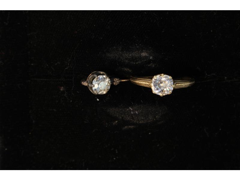BAGUE et BOUCLE d'oreille en or jaune (750)...