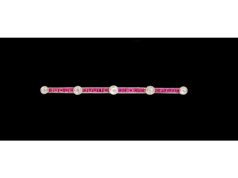 BARRETTE en or gris (750) ornée de 5 petits...