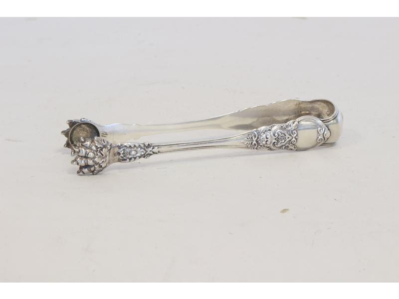 PINCE A SUCRE A GRIFFES en argent à décor...
