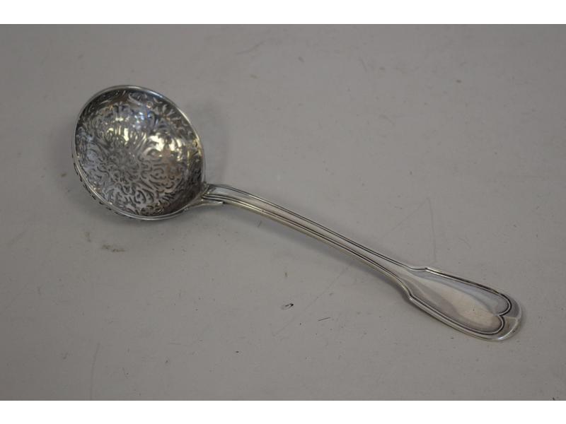 BELLE CUILLERE A SAUPOUDRER en argent, modèle...