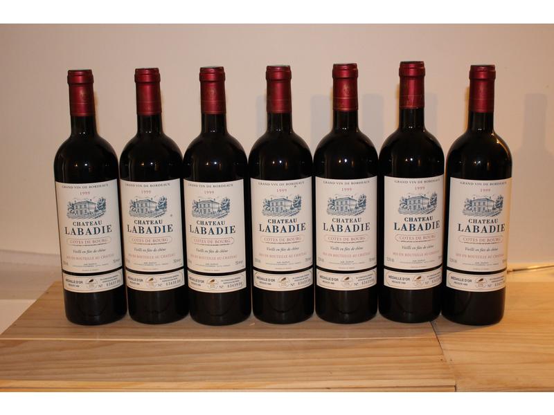 7 Blles CH. LABADIE, Côtes de Bourg, 1999,...