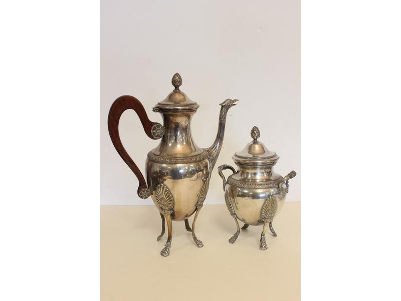 CAFETIERE ET SUCRIER couvert en métal argenté,...