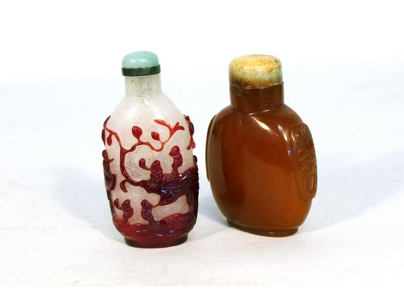 DEUX TABATIERES, l'une en quartz rose sculpté,...