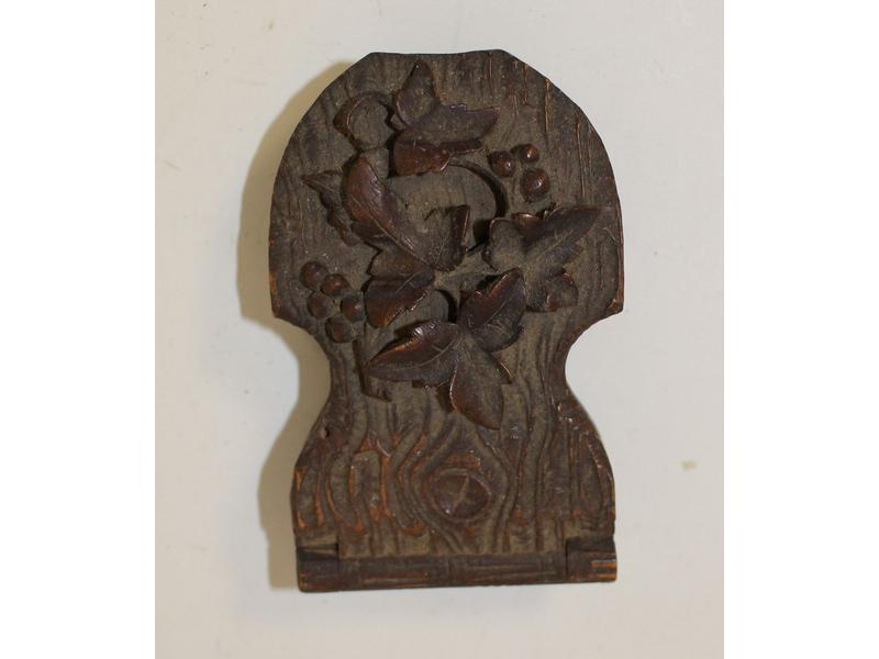 PORTE-MONTRE en bois sculpté à l'imitation...