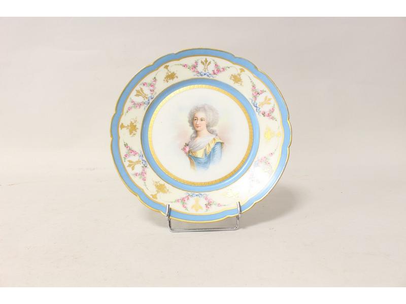 ASSIETTE en porcelaine émaillée à filets...