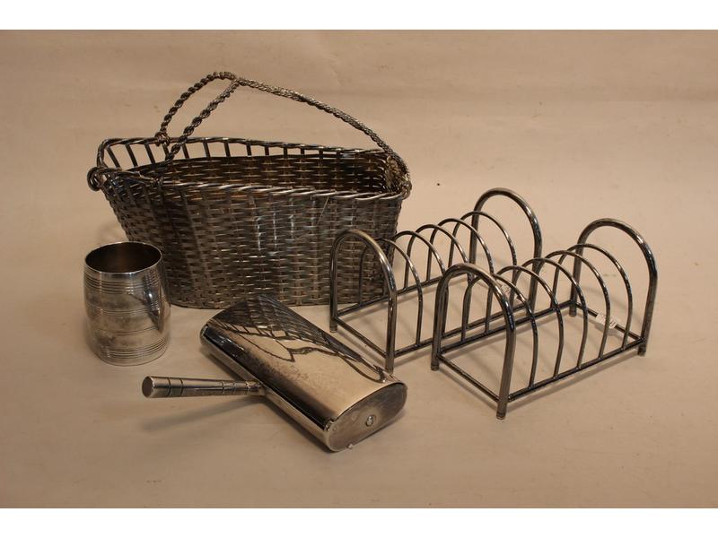 LOT EN METAL ARGENTE, comprenant :