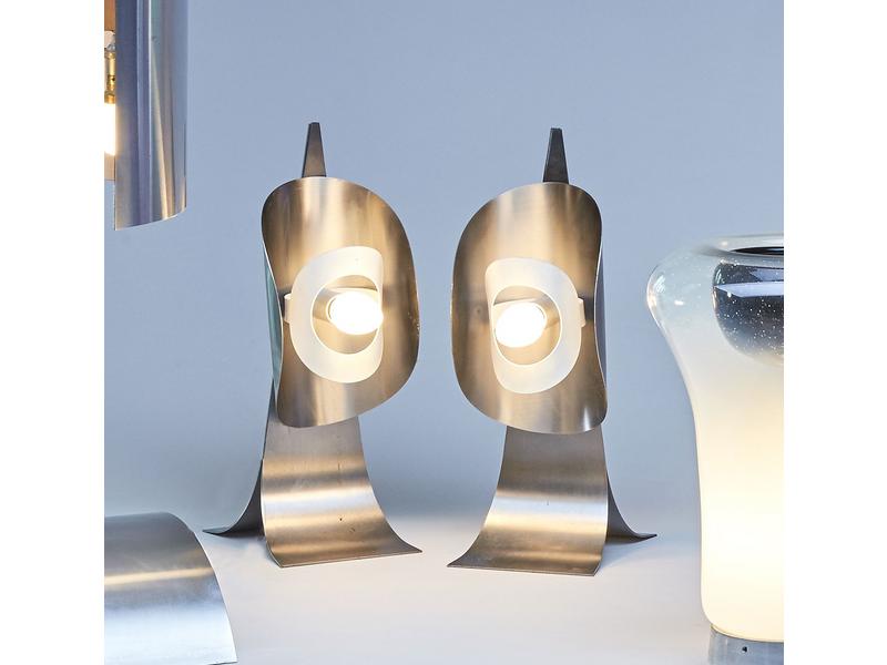 PAIRE DE LAMPES basses en aluminium.