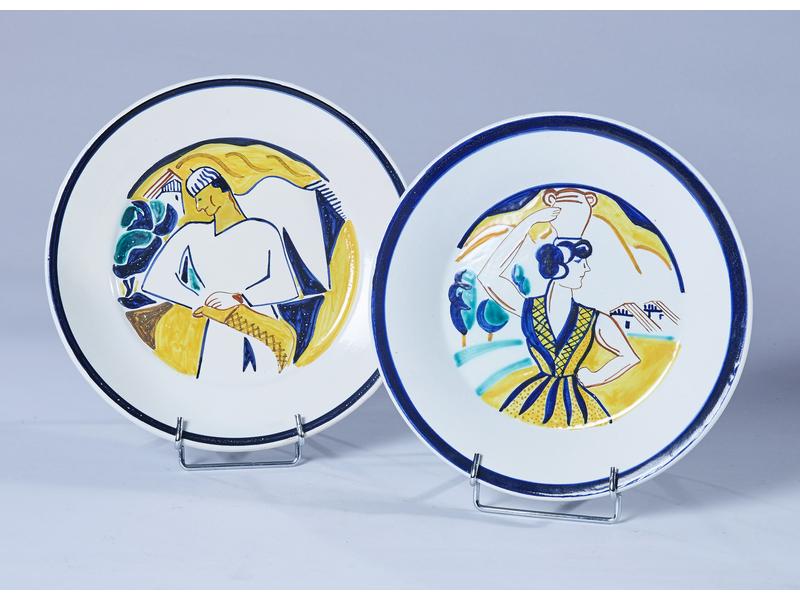 DEUX ASSIETTES en faïence émaillée polychrome...