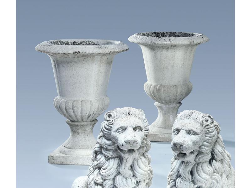 PAIRE DE VASES MEDICIS en pierre reconst...