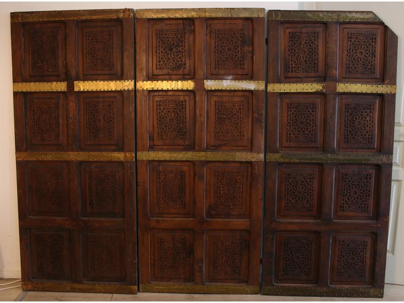 PAIRE DE PORTES à huit panneaux rectangulaires...