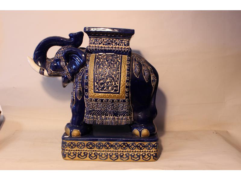 SELLETTE en forme d'éléphant en céramique...