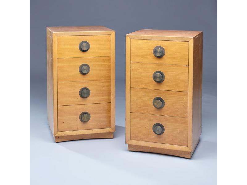 PAIRE DE  CHIFFONNIERS en placage de bois...