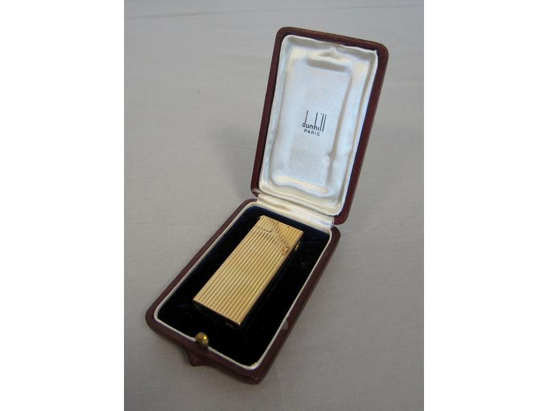 DUNHILL, Paris.