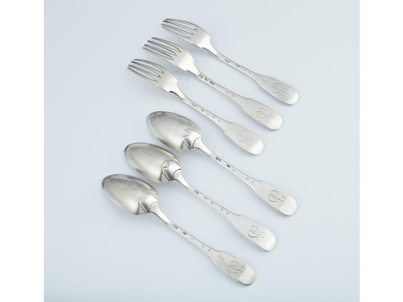 TROIS CUILLERS ET TROIS FOURCHETTES de table...