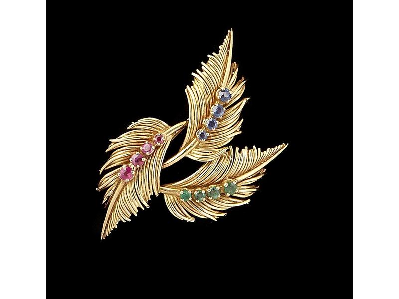 BROCHE en or jaune à motif de trois plumes...