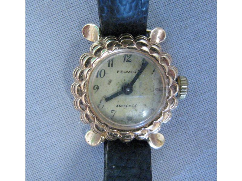 UNE MONTRE EN OR DE DAME, Feuver