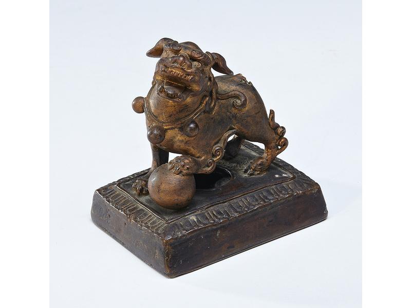 JAPON (?), SCEAU en bronze doré figurant...
