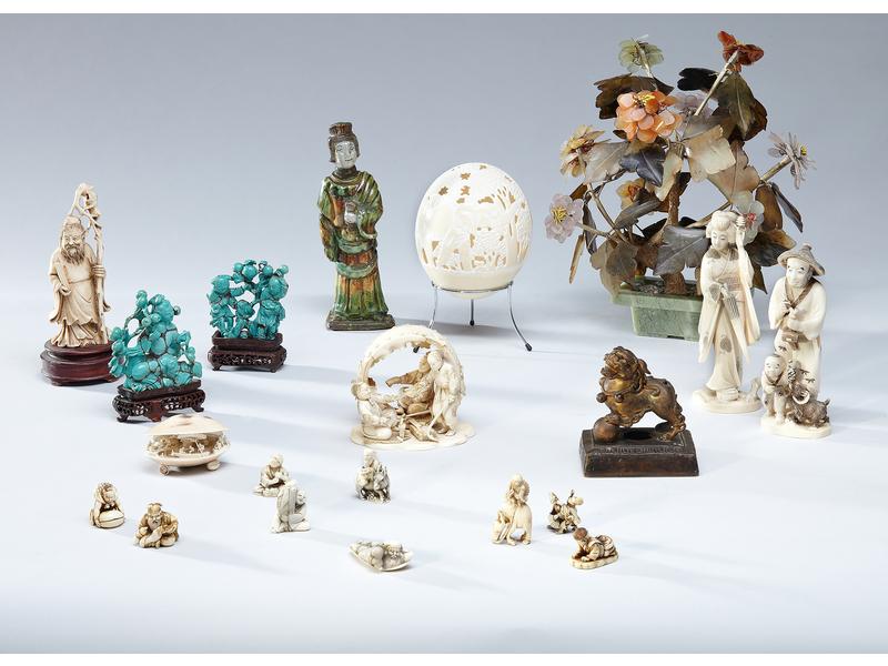 CHINE, ivoire sculpté figurant un sage avec...