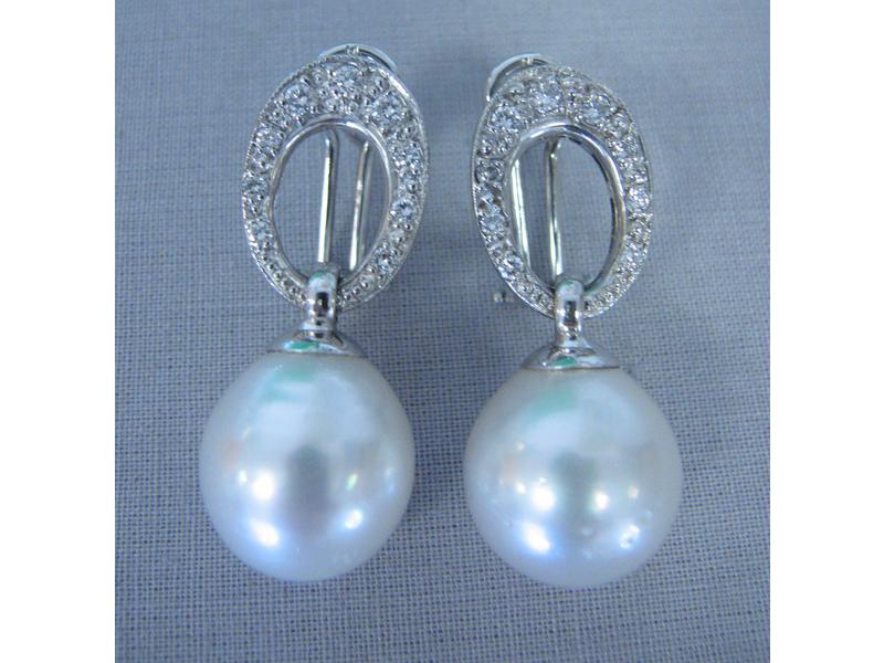 PENDANTS D'OREILLES en or blanc en anneau...