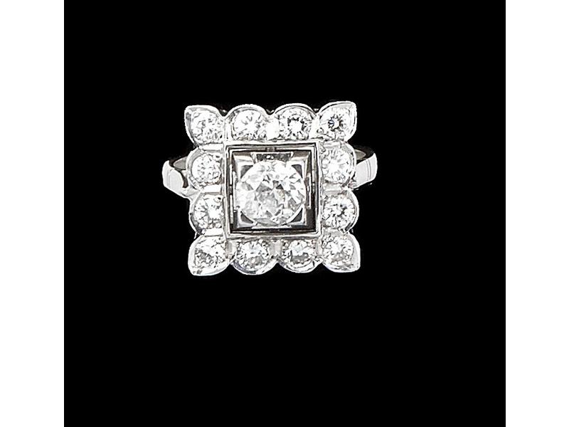 BAGUE en or blanc et platine sertie de diamants...
