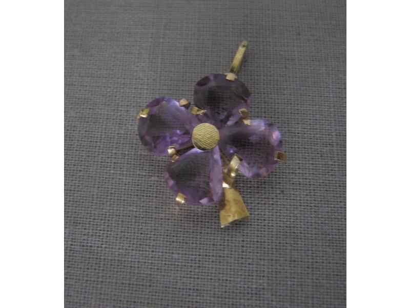 PENDENTIF "Trèfle" à quatre feuilles en or...