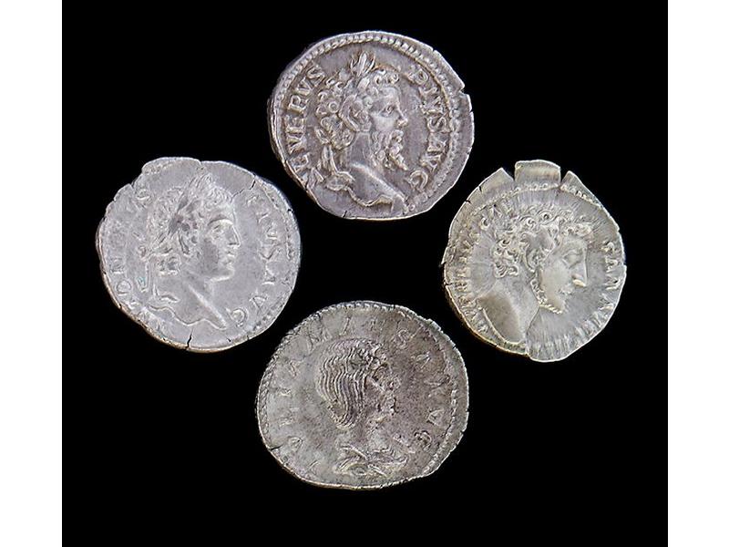 ROME. Lot de quatre deniers de l'empire :...