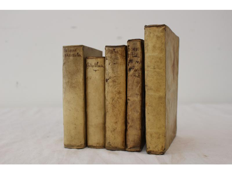 Editions latines : Réunion de 5 vol. reliés...