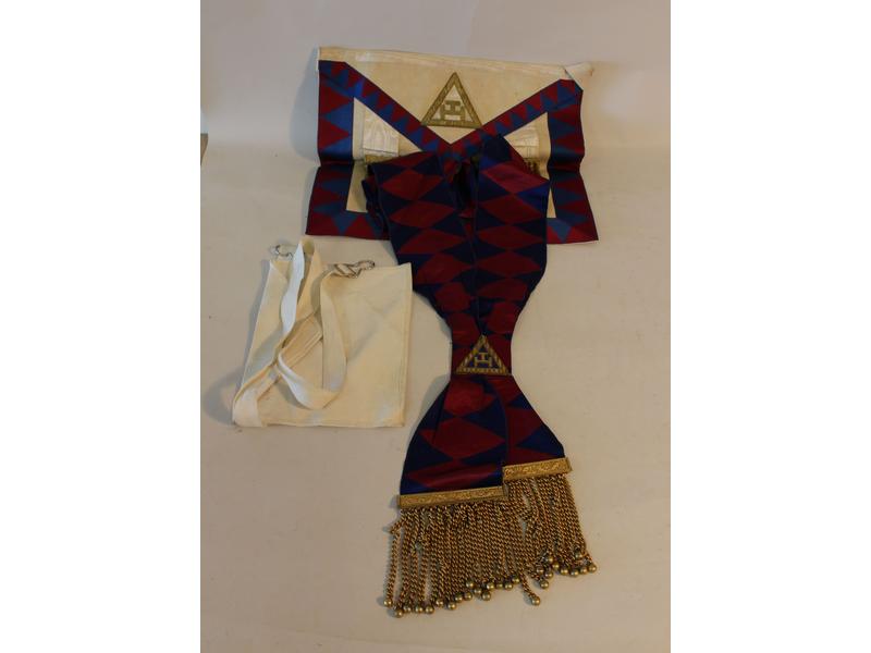 COLLIER ET TABLIER FRANCS-MACONS. Grande...