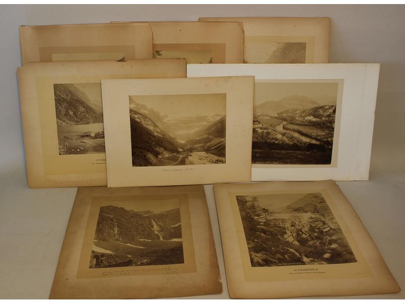 [PYRENEES] - 8 tirages albuminés vers 18...