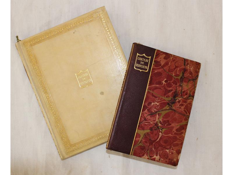 Réunion de 2 vol. provenant du château de...